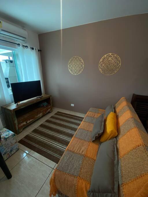 Casa A Poucos Metros Da Praia! 구아라투바 외부 사진