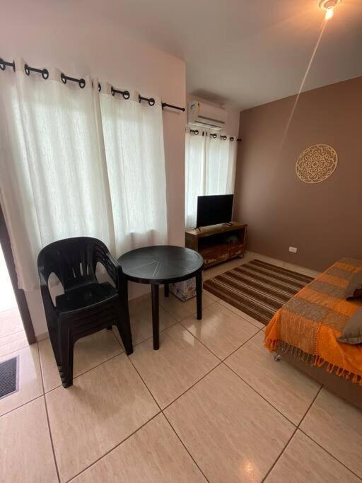 Casa A Poucos Metros Da Praia! 구아라투바 외부 사진