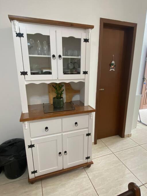 Casa A Poucos Metros Da Praia! 구아라투바 외부 사진