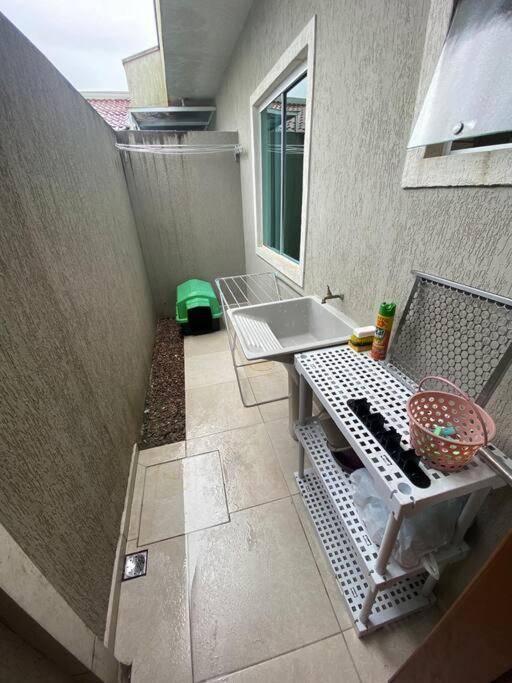 Casa A Poucos Metros Da Praia! 구아라투바 외부 사진