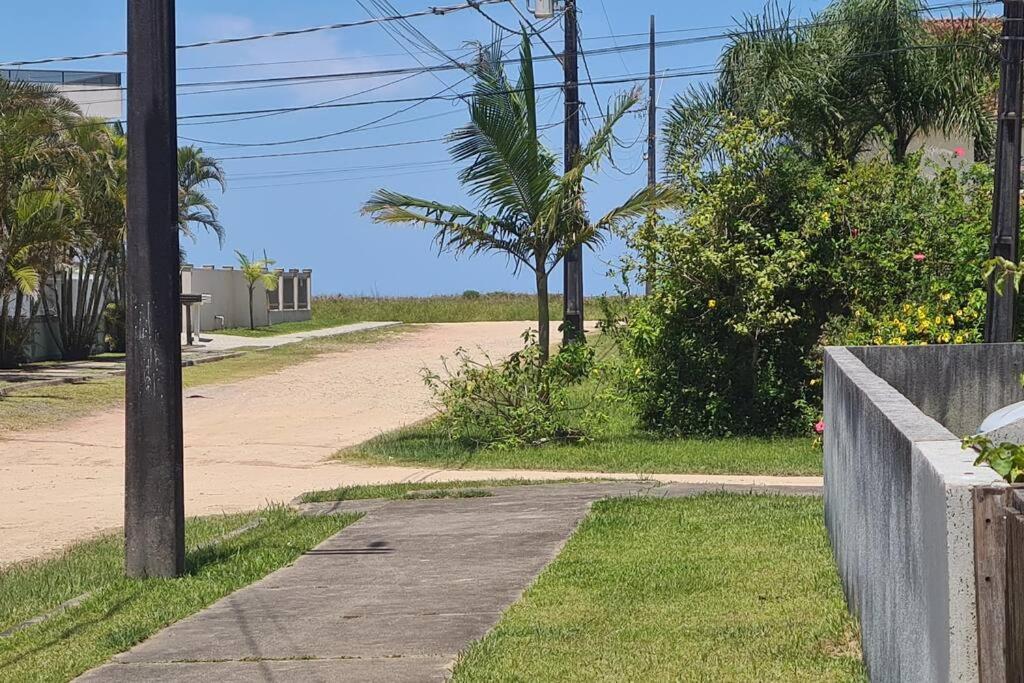 Casa A Poucos Metros Da Praia! 구아라투바 외부 사진