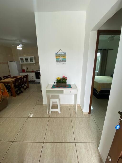 Casa A Poucos Metros Da Praia! 구아라투바 외부 사진