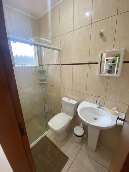 Casa A Poucos Metros Da Praia! 구아라투바 외부 사진