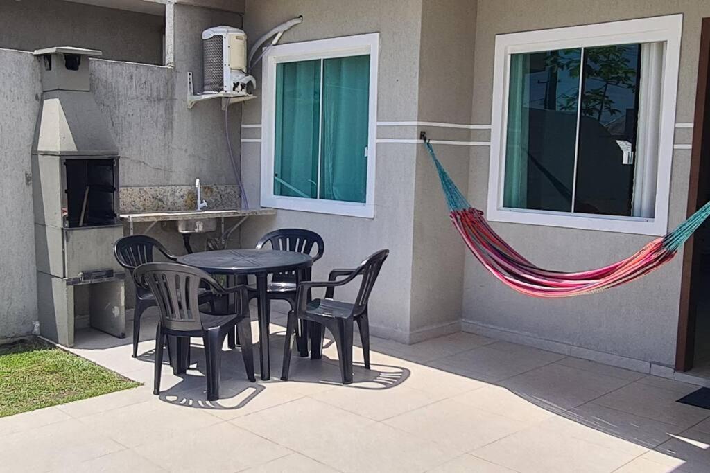 Casa A Poucos Metros Da Praia! 구아라투바 외부 사진